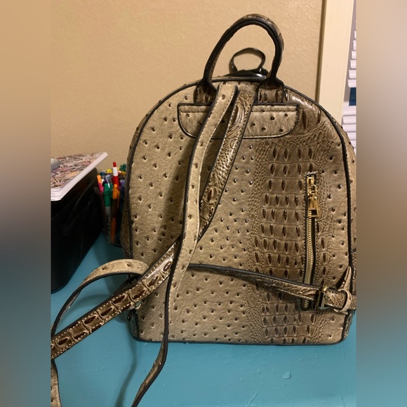 Large Backpack - Picture 4 of 6